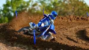 R1 技术、YZ450F 底盘和 MX2 的更多力量