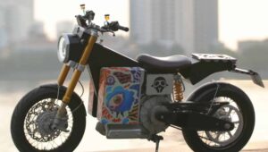 这辆电动摩托车售价超过3.4万欧元，但它的秘密并不在于动力