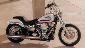 哈雷戴维森复活 Super Glide：只有 2,500 辆，但看起来很壮观