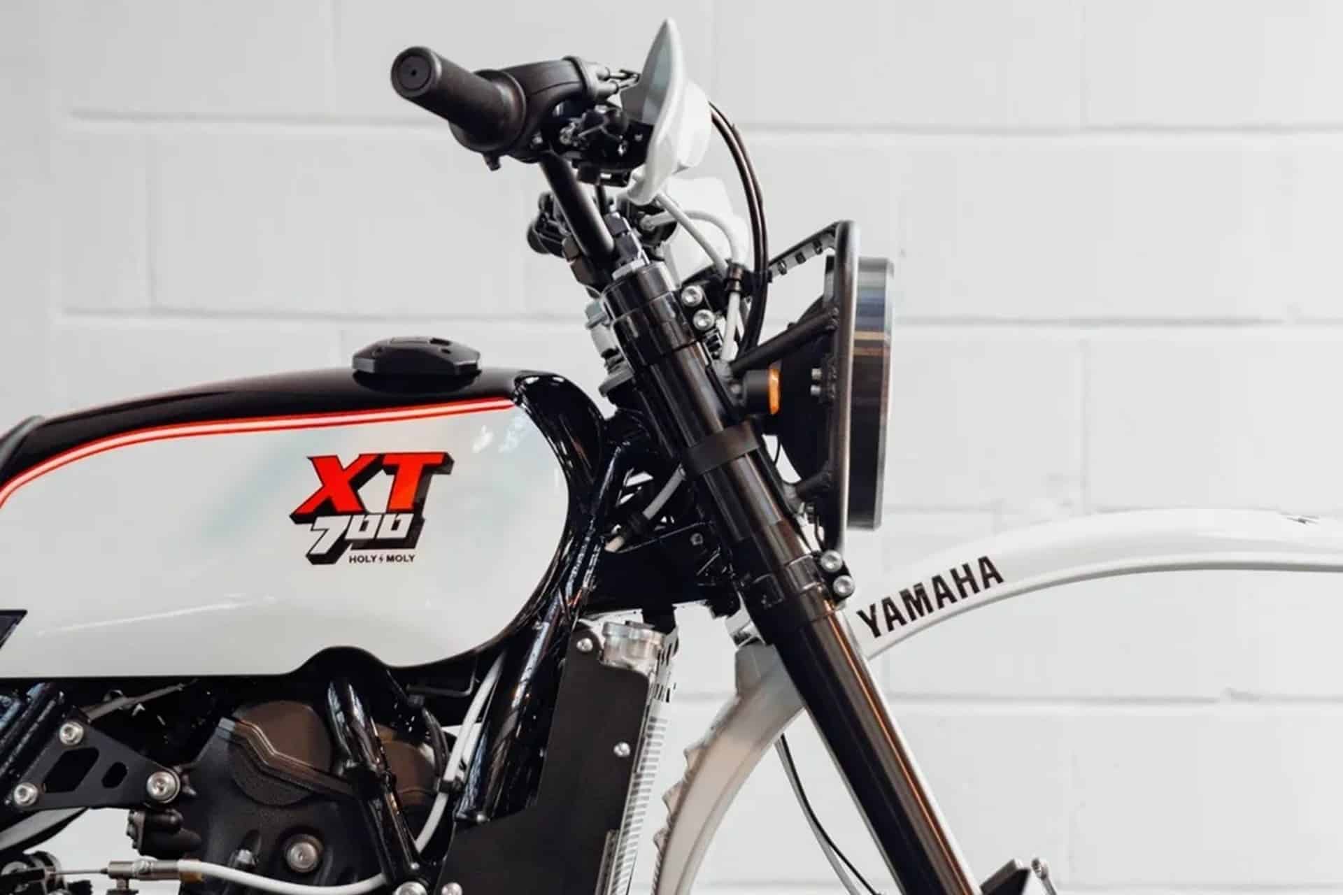 Holy Moly 的雅马哈 XT700