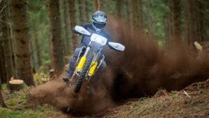 Husqvarna 更新其越野武器库：这是 Enduro 2027 系列