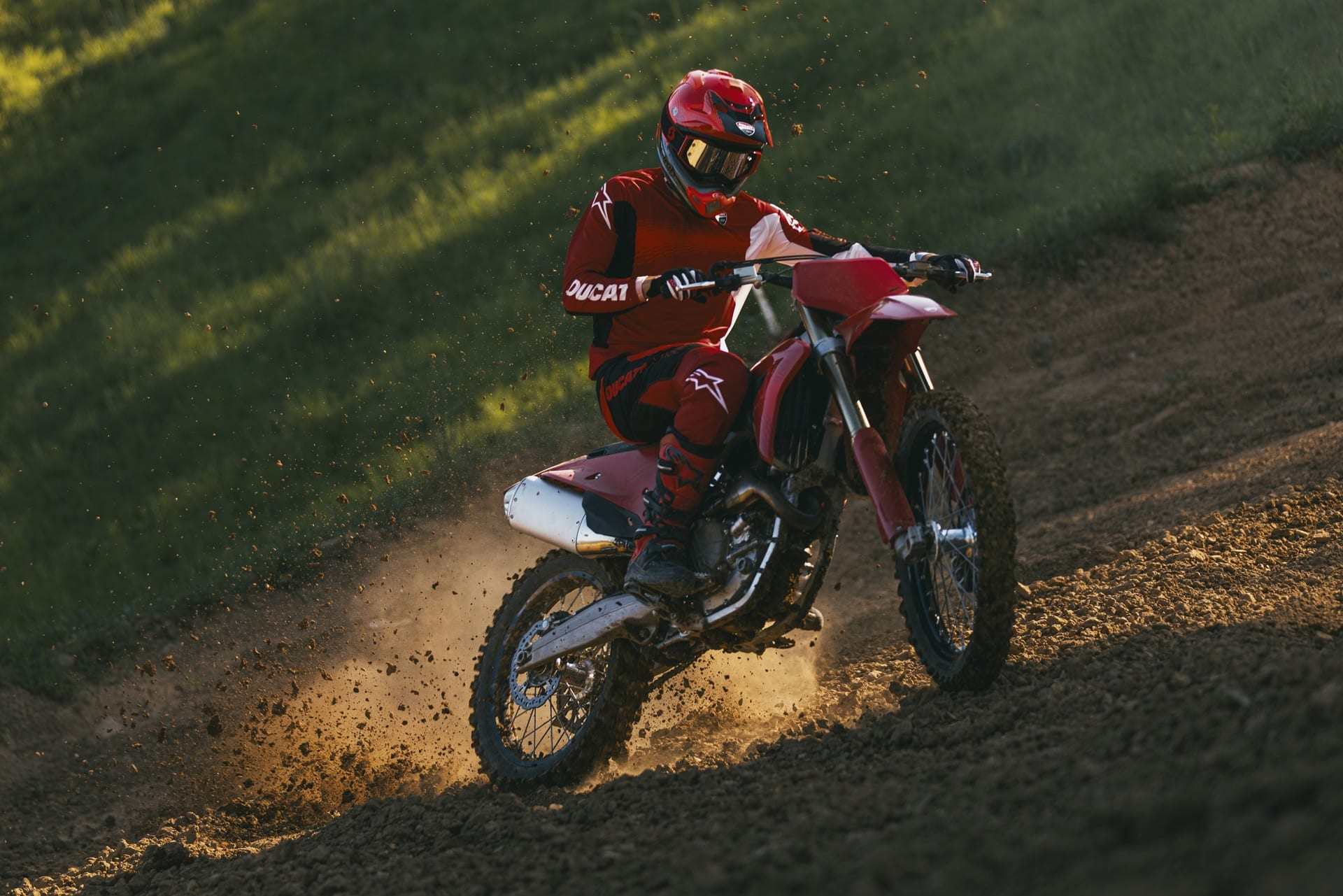 杜卡迪 Desmo250 MX：“desmo 模式”下 15,000 rpm 的纯粹肾上腺素