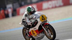 雅马哈将其历史悠久的赛车摩托车 Agostini、Lavado 和 Cadalora 带到米萨诺