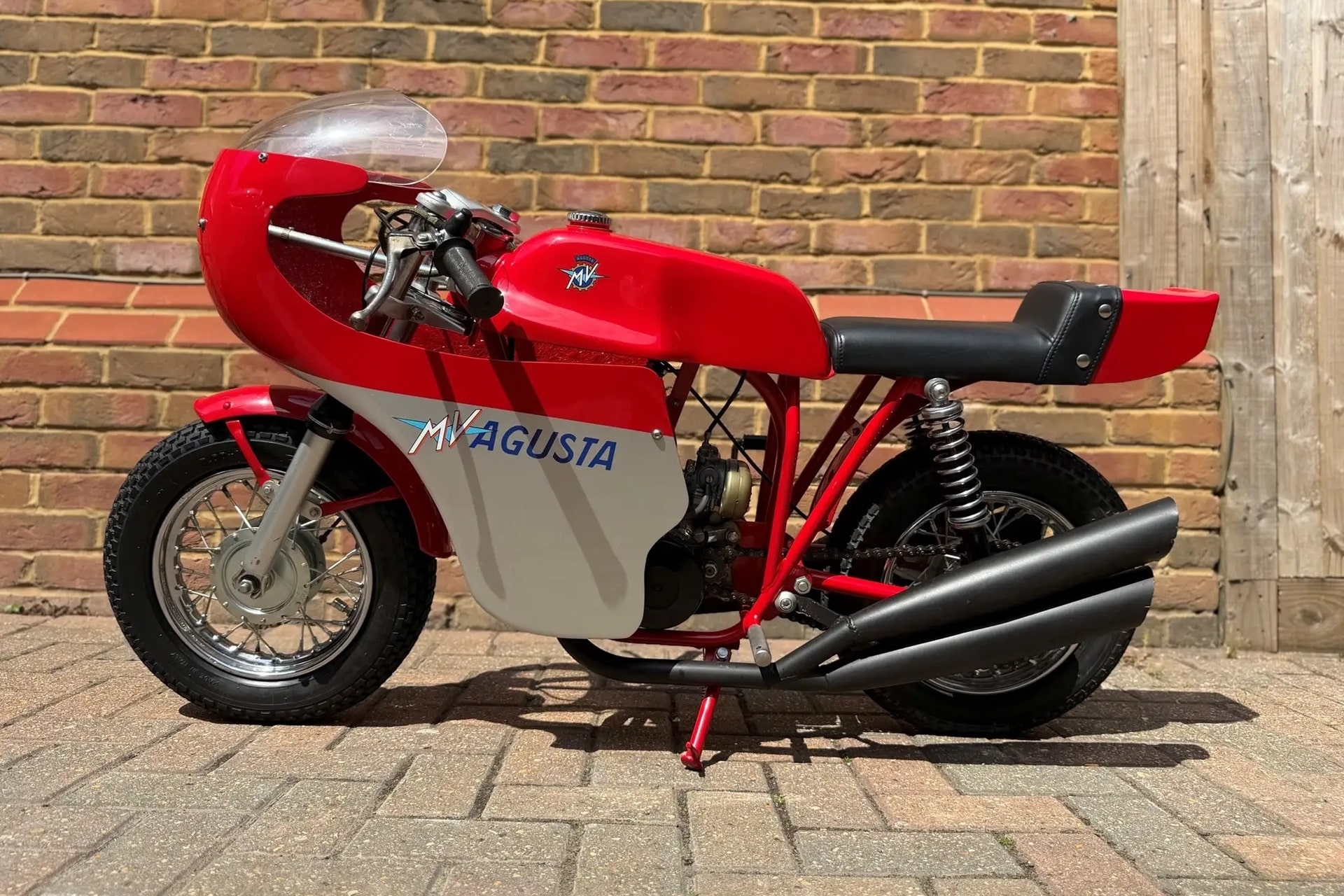 Mini MV Agusta GP“复制品”出售：50 年前孩子们梦想的迷你自行车……