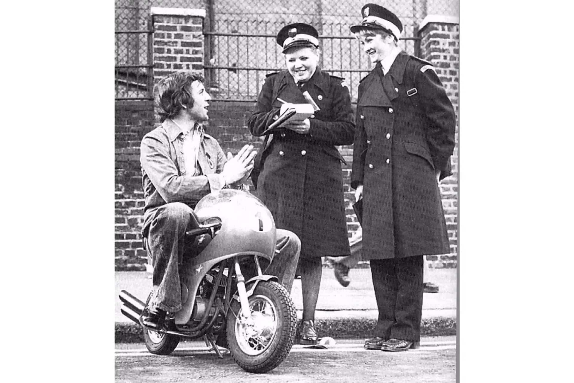 Mini MV Agusta GP“复制品”出售：50 年前孩子们梦想的迷你自行车……