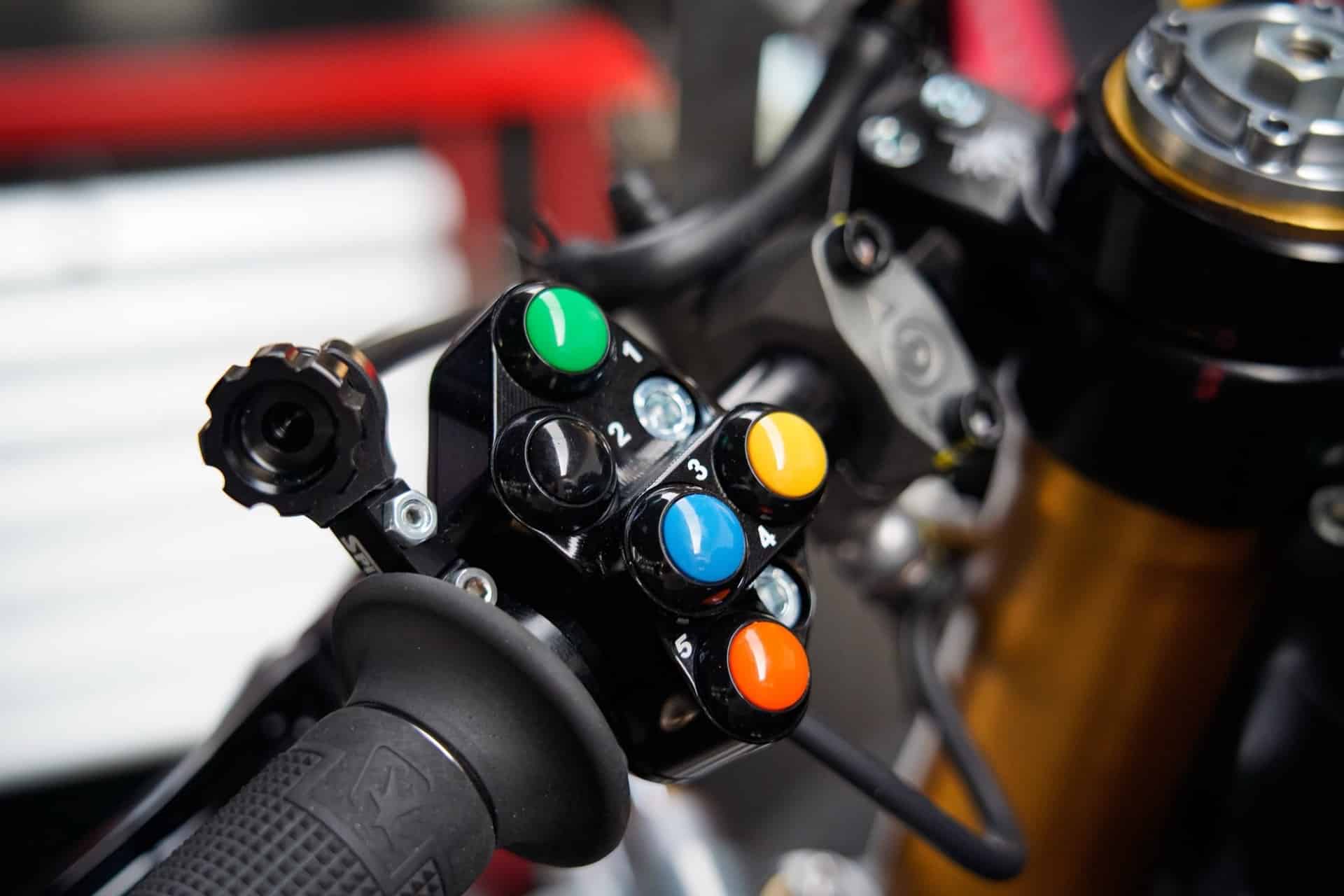 Barni Spark Racing Team 和 Mectronik 推出杜卡迪 Panigale V4 的全新电子赛车套件