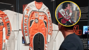 “Barry Sheene 仍然很活跃”：Dainese 为慈善拍卖制作连身裤复制品