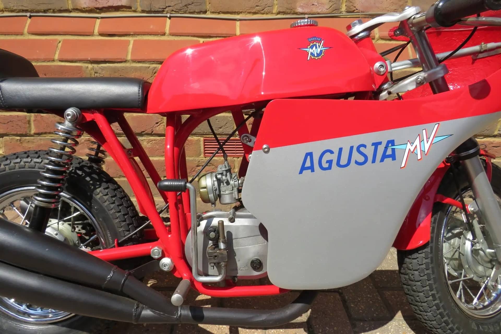 Mini MV Agusta GP“复制品”出售：50 年前孩子们梦想的迷你自行车……