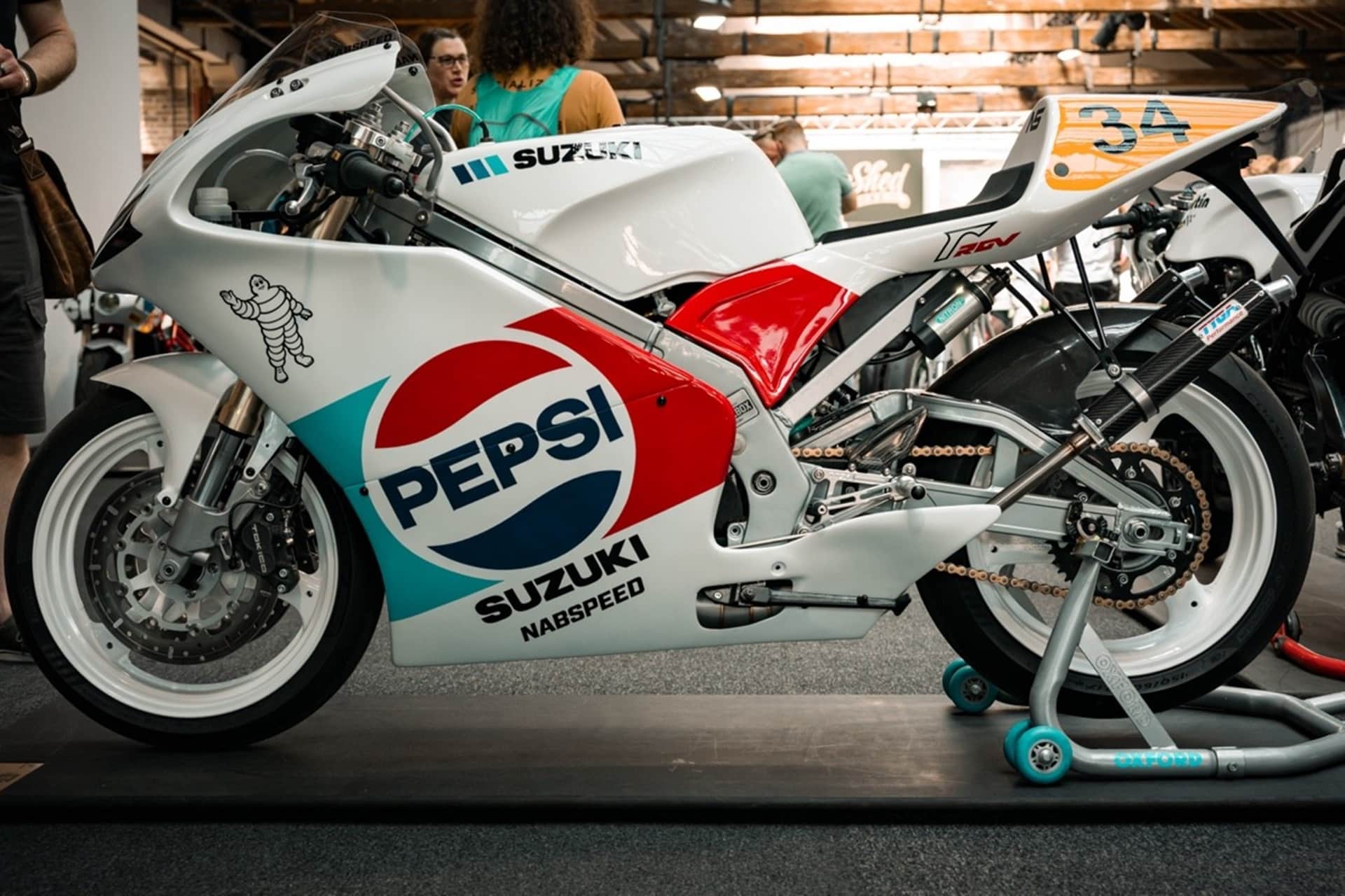 Nabspeed Moto 的铃木 RGV250 复制品“Pepsi Schwantz”