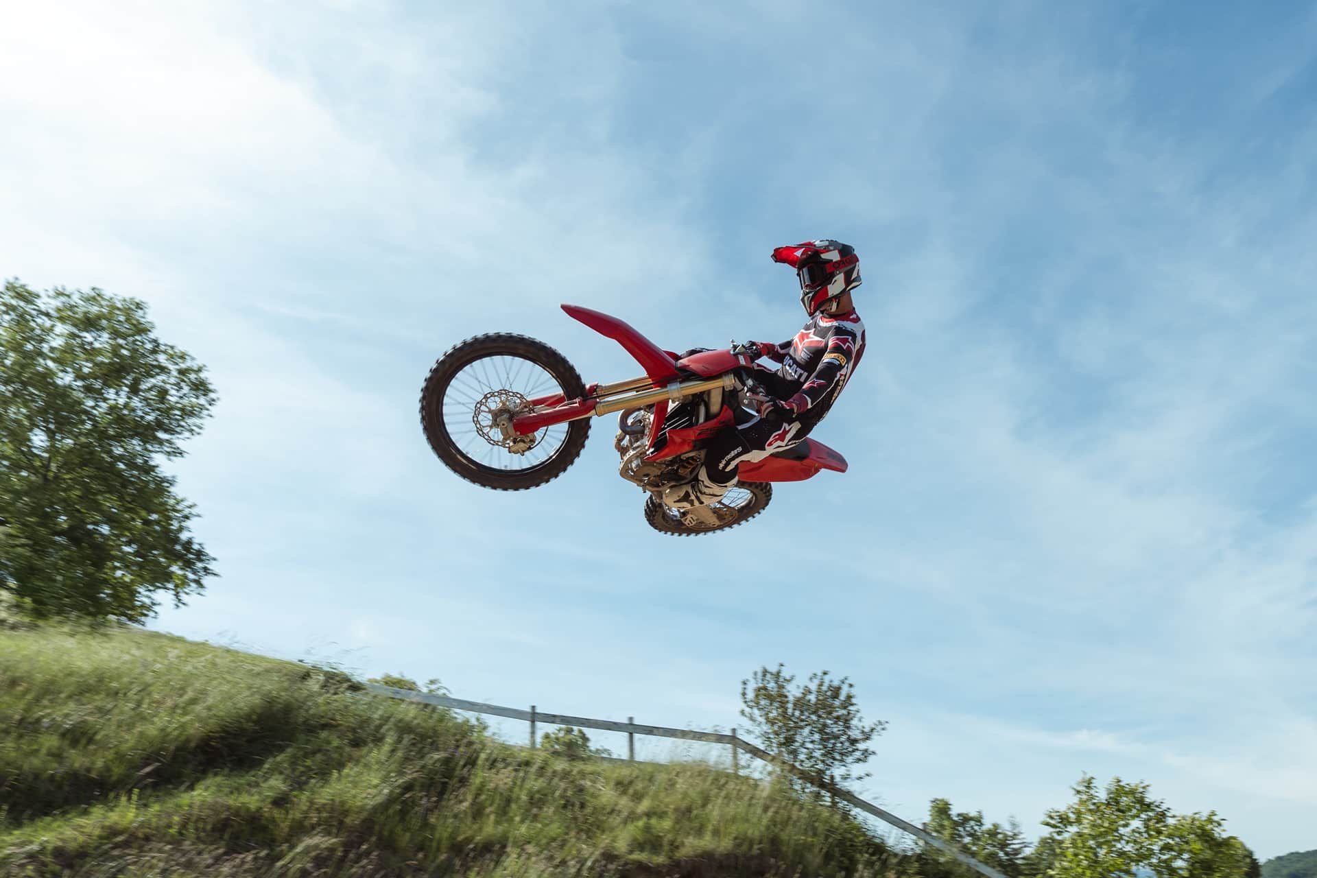 杜卡迪 Desmo250 MX：“desmo 模式”下 15,000 rpm 的纯粹肾上腺素