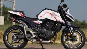 这款本田 CB750 Hornet 看起来像是用乐高积木制作的，但它是完全真实的