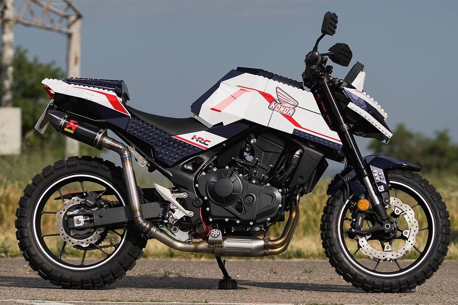 本田赛车马德里队通过搭配 Continental TKC 80 越野轮胎重新诠释 CB750 Hornet 的理念