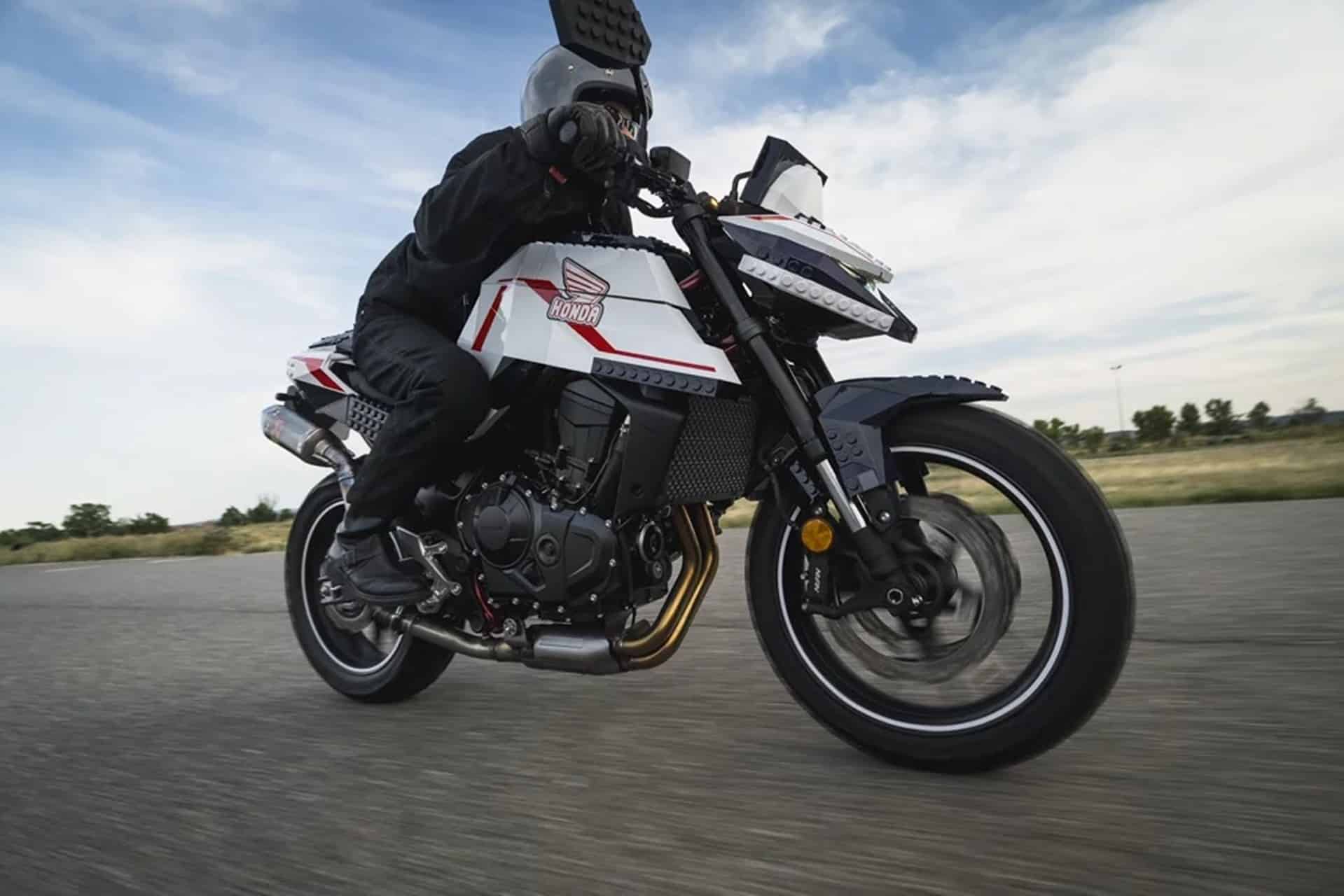 本田赛车马德里队通过搭配 Continental TKC 80 越野轮胎重新诠释 CB750 Hornet 的理念