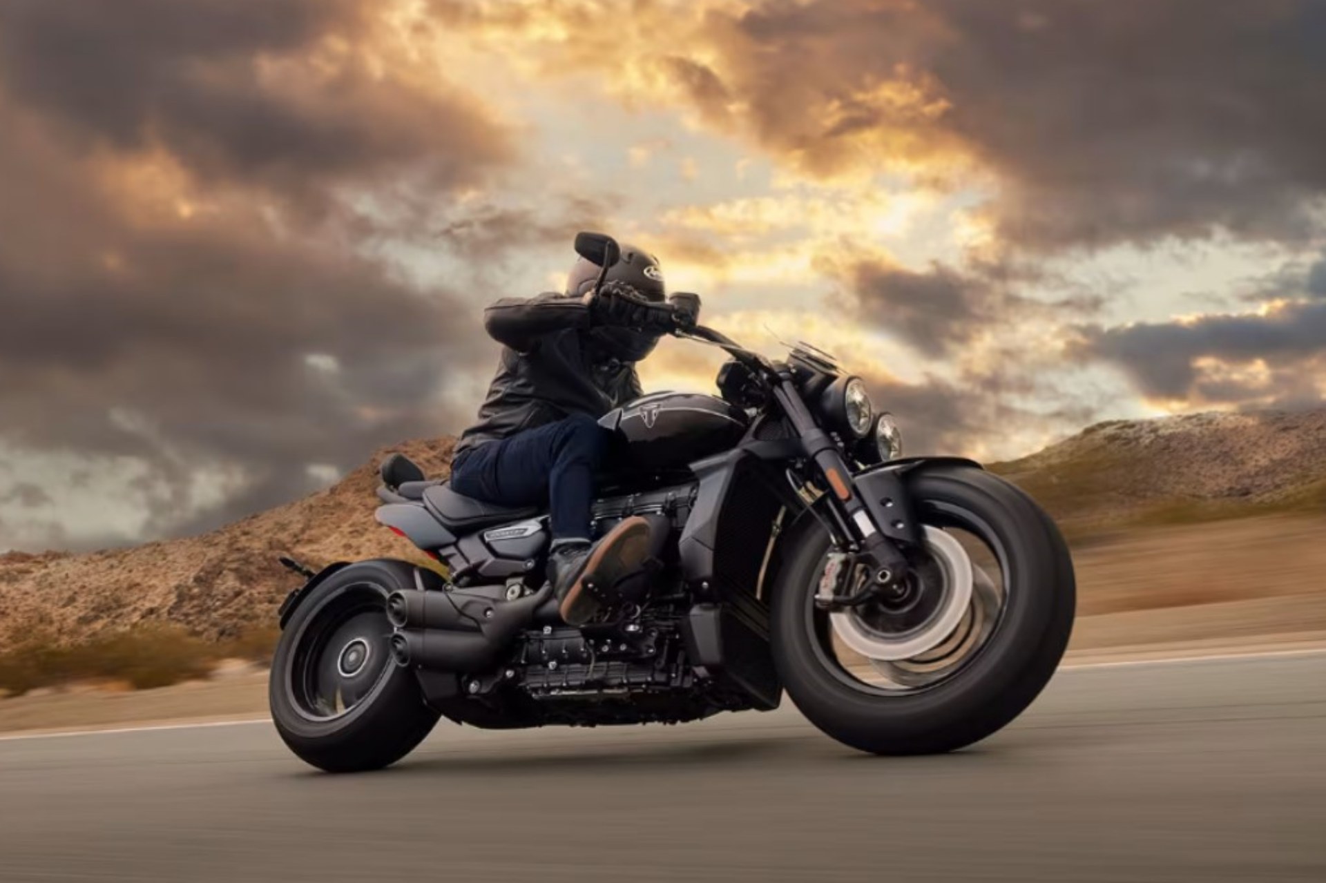 Triumph 20 年前创作了互联网上最有趣的摩托车视频……现在仍然很酷