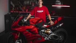您想赢得特别的 MM93 Panigale V2 和 Marc Márquez 的训练课程吗？好吧尝试一下