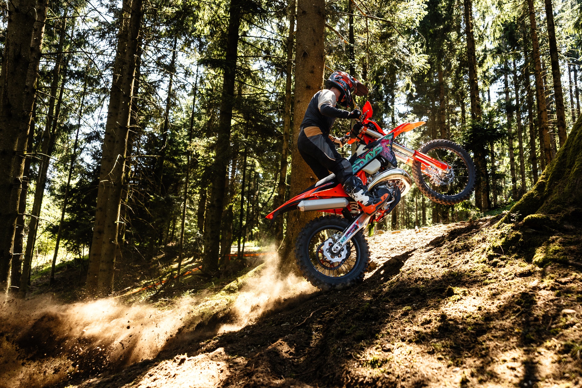 KTM EXC 6DAYS 2027 系列:高竞赛耐力赛性能的最大体现