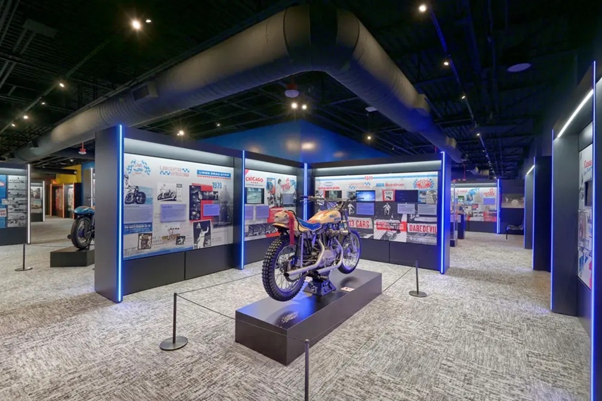 Evel Knievel 摔断了 433 块骨头，在他的博物馆中，您可以以 4D 方式重温凯撒宫传奇般的跳跃