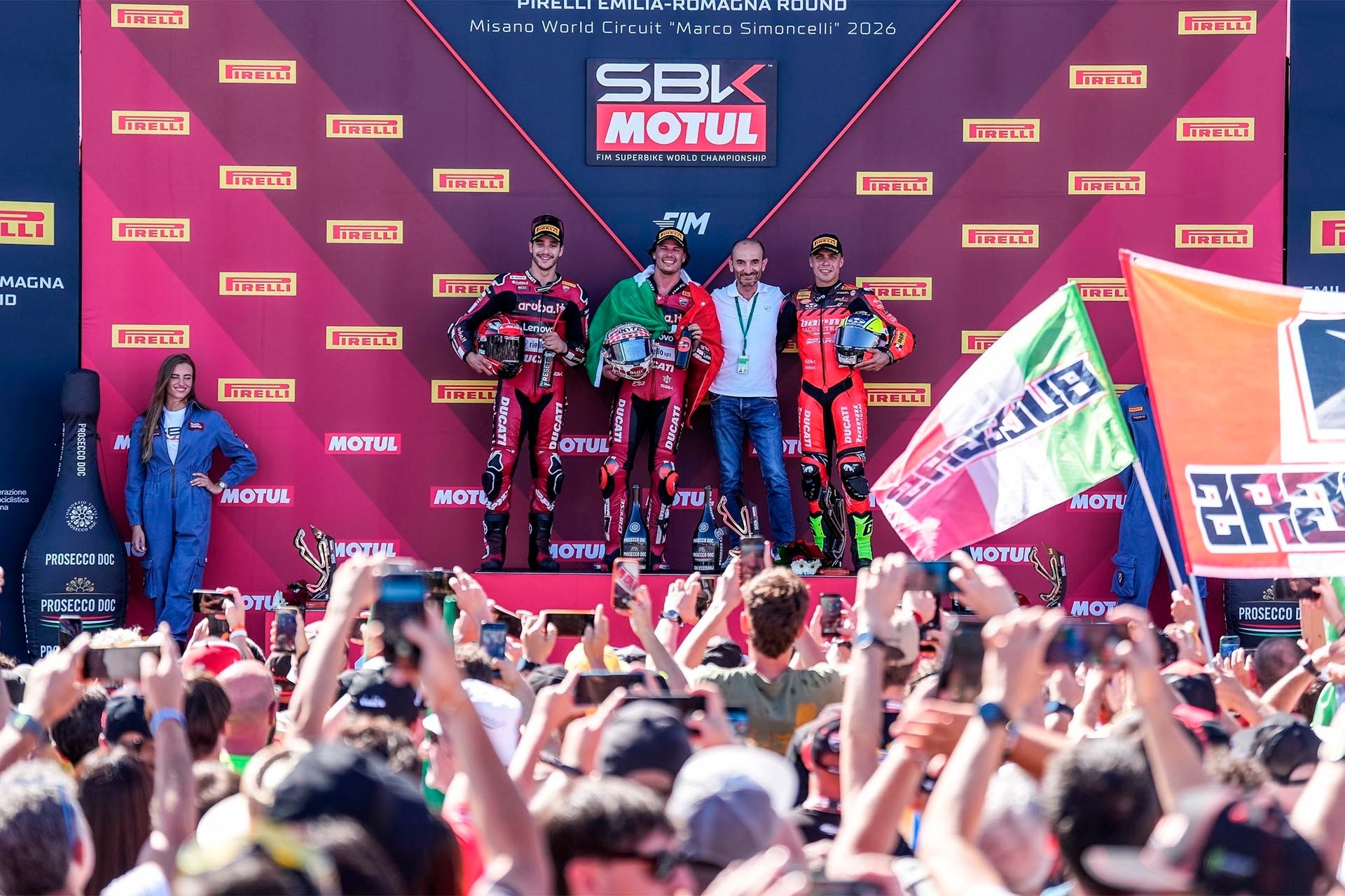 杜卡迪庆祝在 WSBK 中赢得第 22 座车队冠军