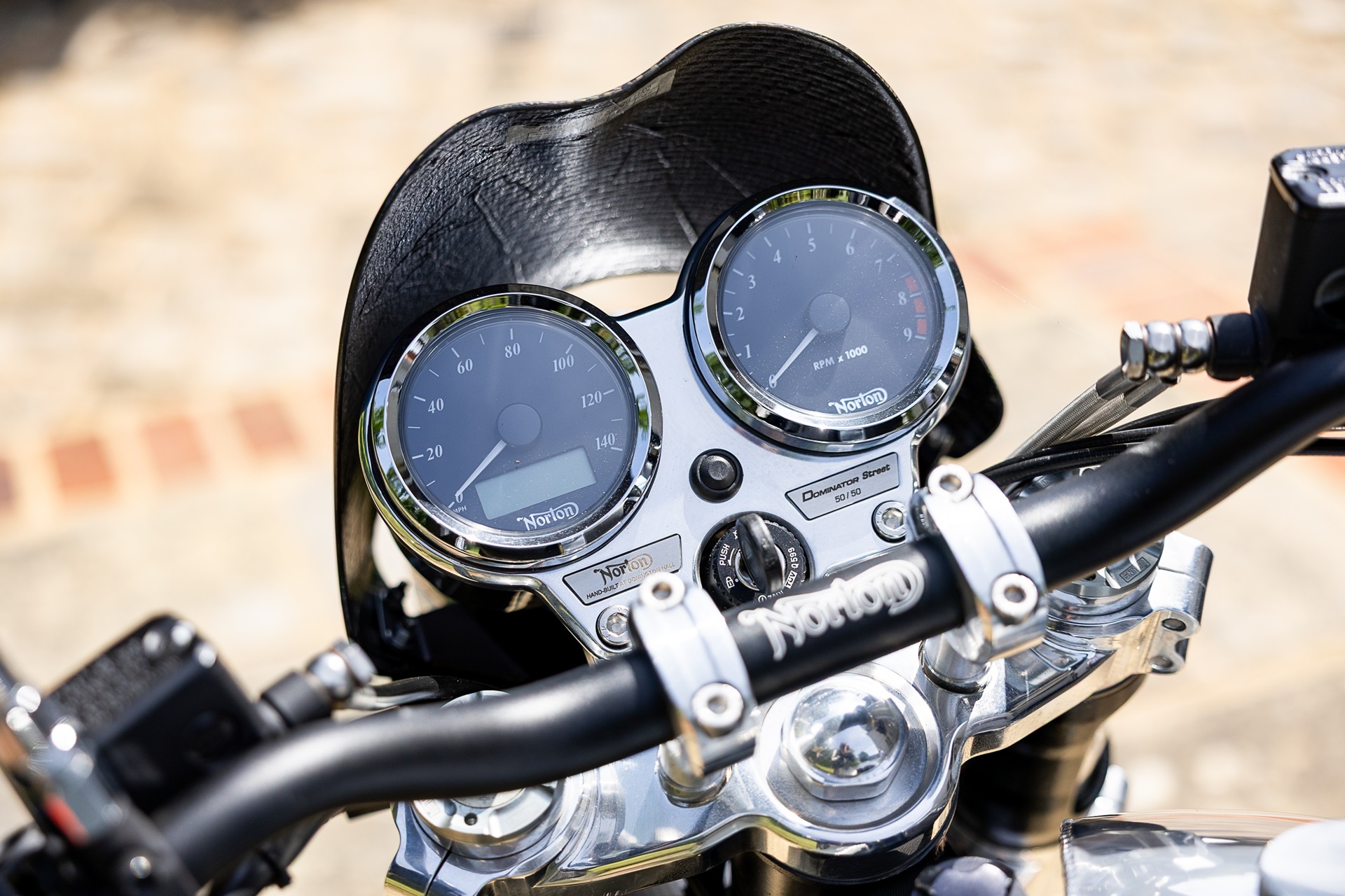 这件全新的、独家的 Norton Dominator Street 前理查德·哈蒙德正在出售