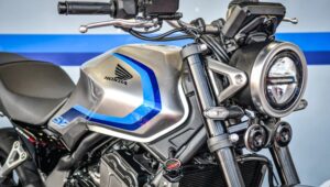 本田为 CB400 Super Four 设定了日期：四缸、58 马力、轻且便宜