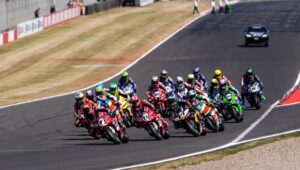 超级摩托车多宁顿 2026：Lecuona 首次亮相，但 Bulega 现在更像是领导者