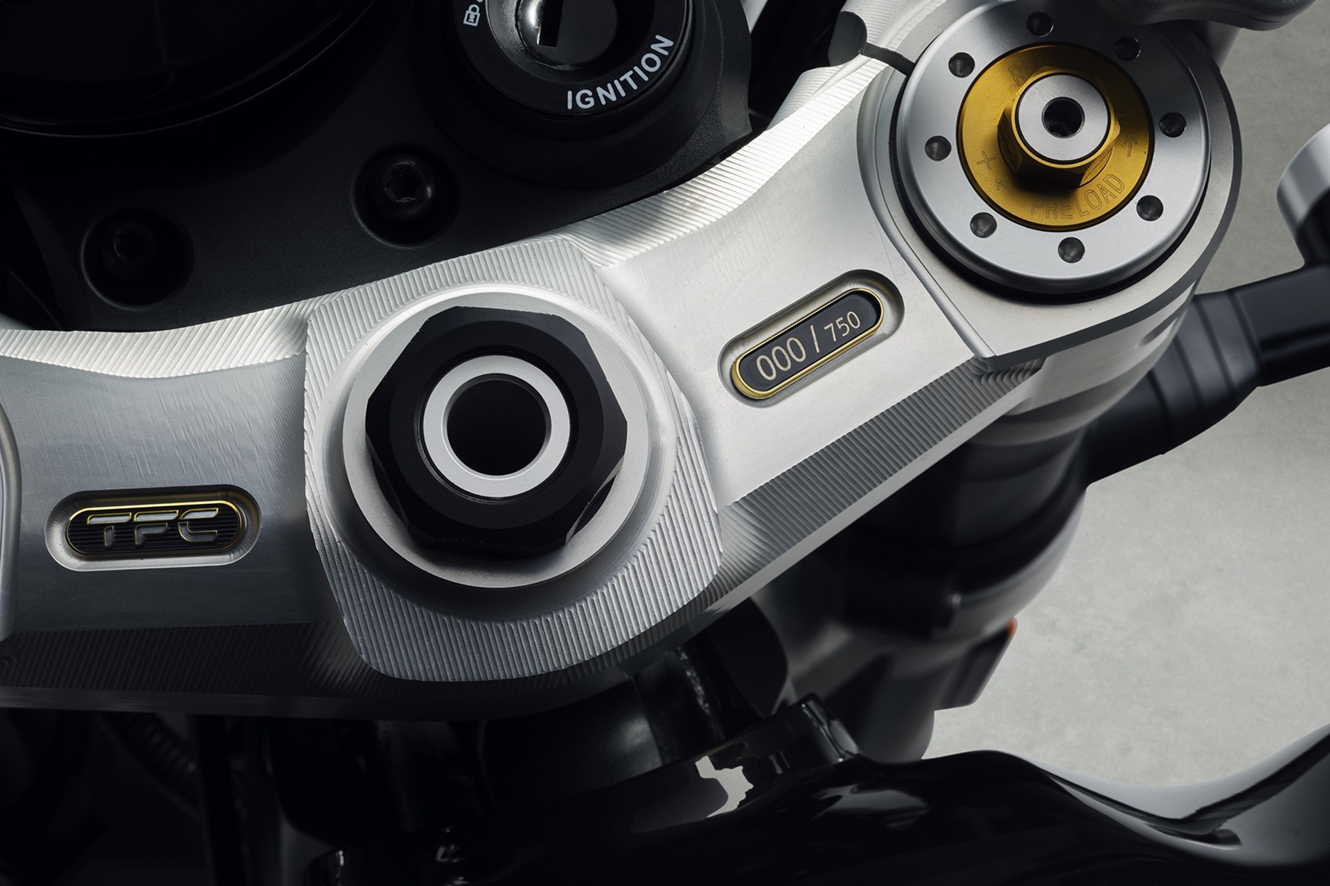 新款 Speed Twin 1200 TFC：Triumph 提升了该车型的运动特性和独特性