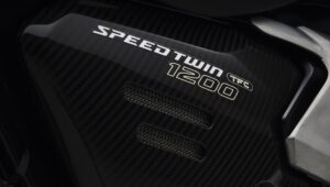 Triumph 将 Speed Twin 1200 发挥到极致：为西班牙提供 15 台 TFC 装置，配备碳、钛排气管和 105 马力