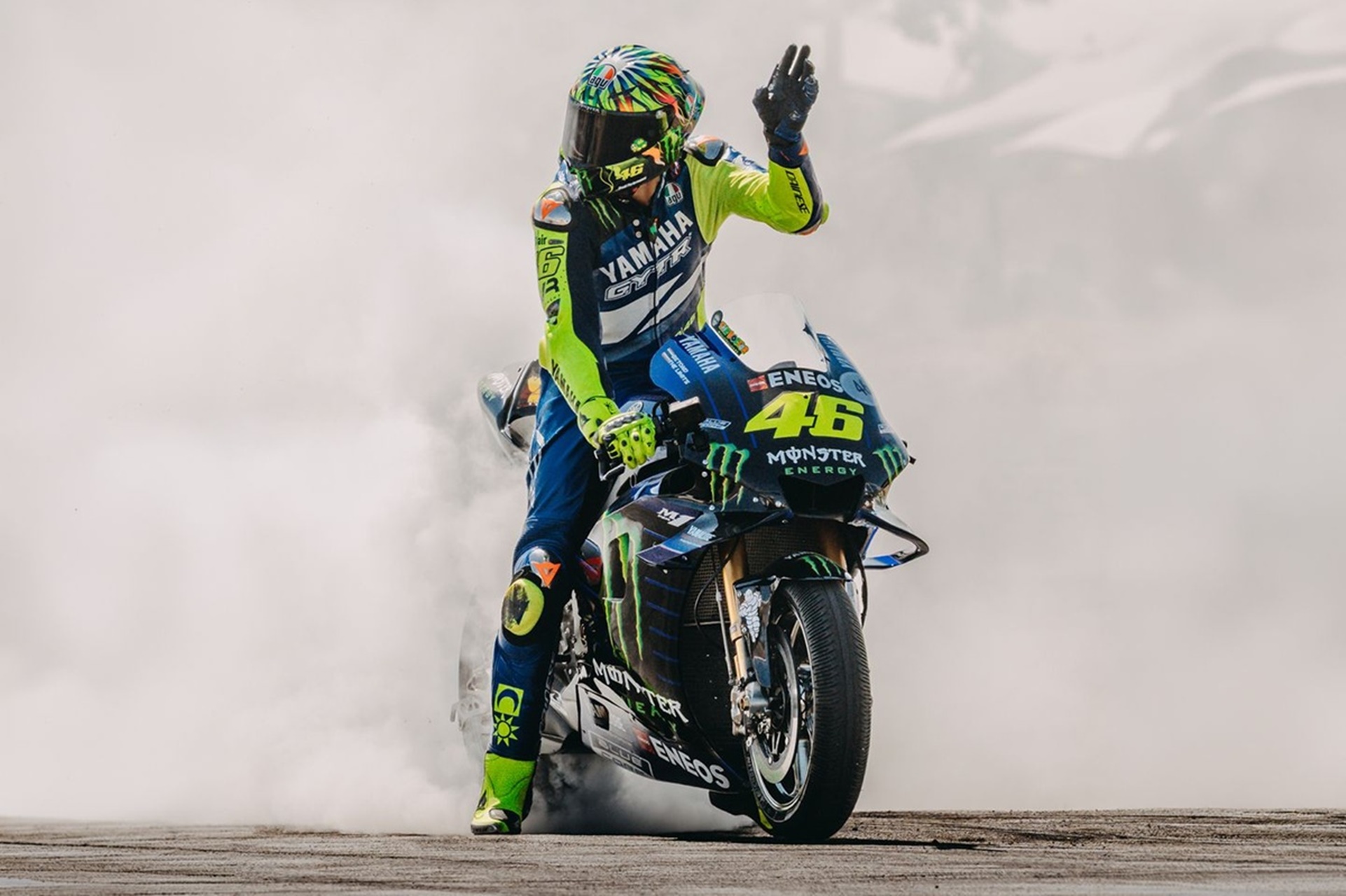 瓦伦蒂诺·罗西 (Valentino Rossi) 驾驶雅马哈 YZR-M1 重返 2026 年古德伍德音乐节