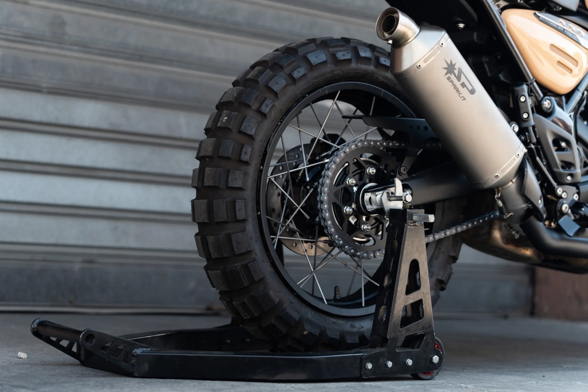 South Garage 的 Triumph Scrambler 400 XC