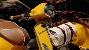 Vespa 推出了一款非常昂贵的 Primavera 125，其灵感来自意大利里维埃拉