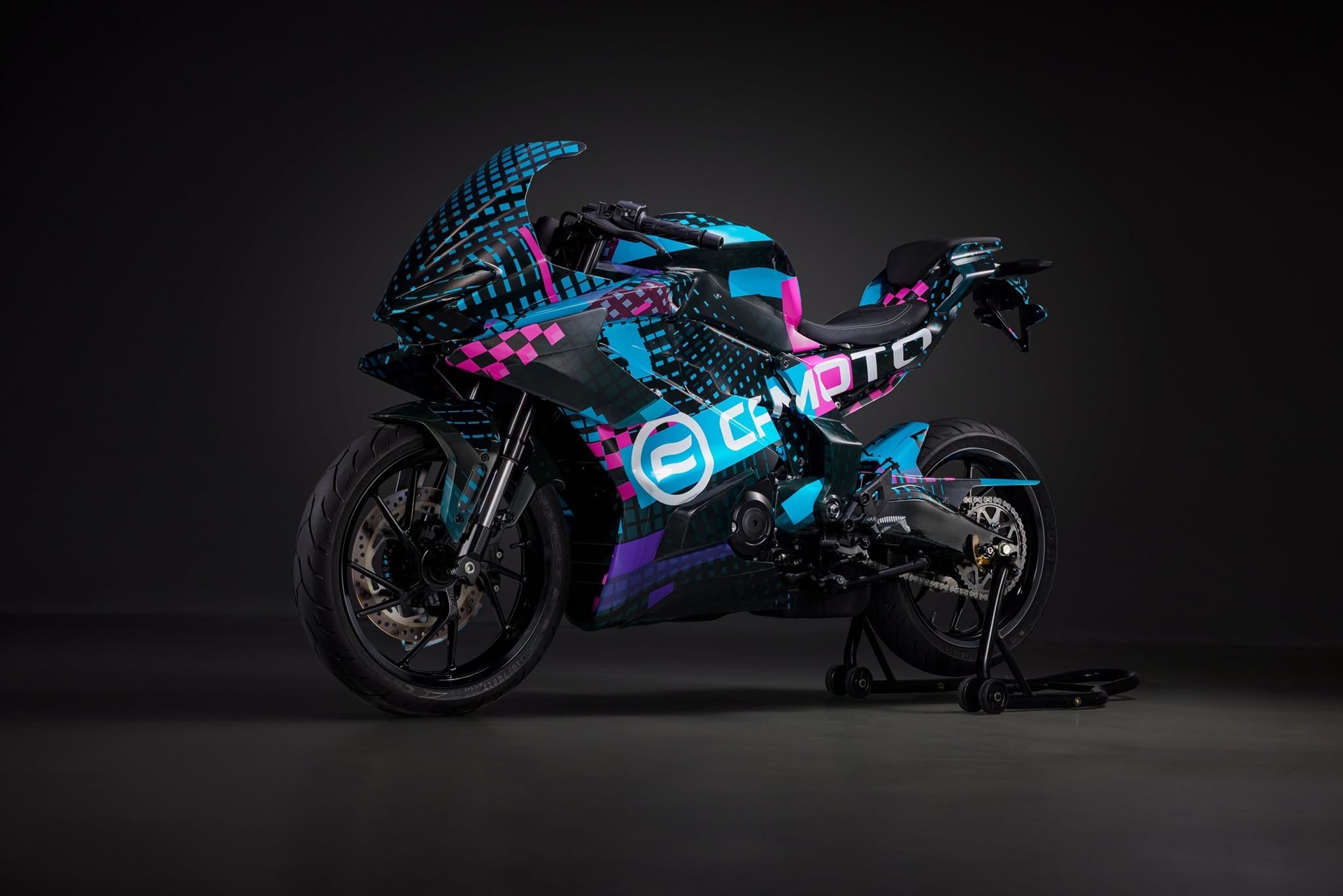 CFMOTO惊喜推出小型A2跑车和双缸发动机:这将是250SR-R