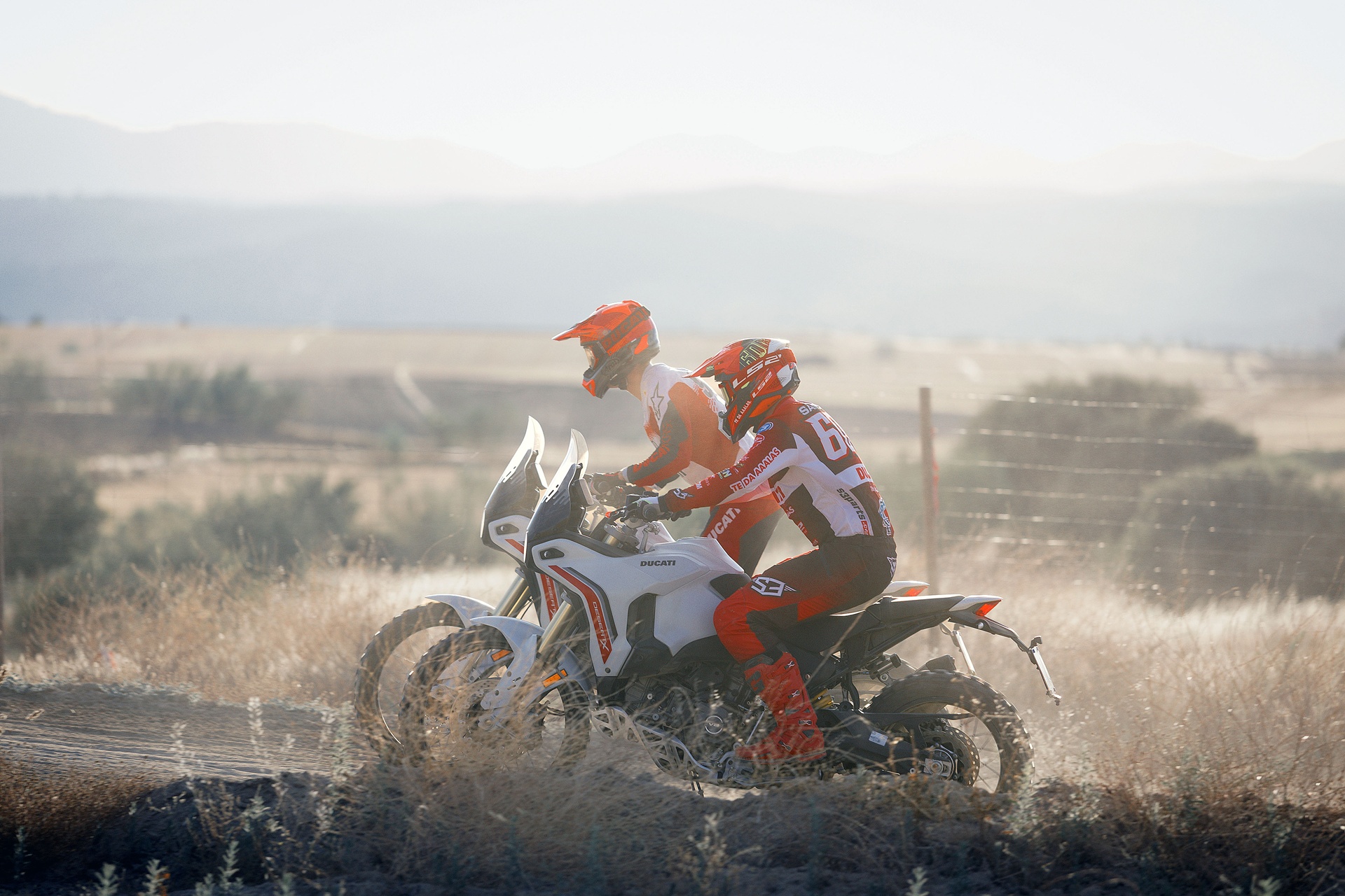 杜卡迪准备全面越野攻势:DesertX、Desmo450 MX 和即将推出的两款新自行车