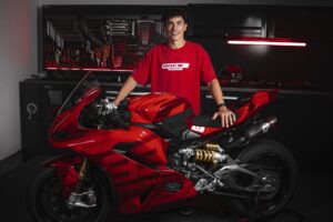 “杜卡迪 W93 竞赛 2026”:Panigale V2 特别版 Marc Márquez 可以属于你