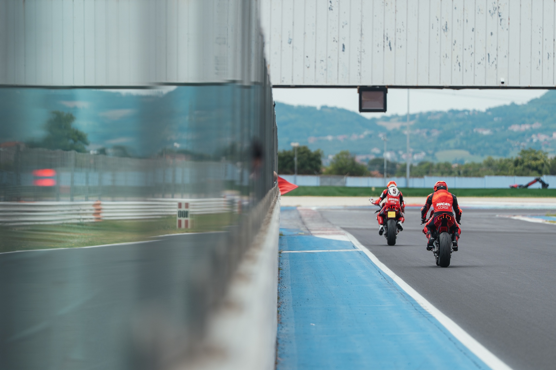 杜卡迪推出新款 Panigale V4 R,将 Misano 打造成最独特的骑术学校