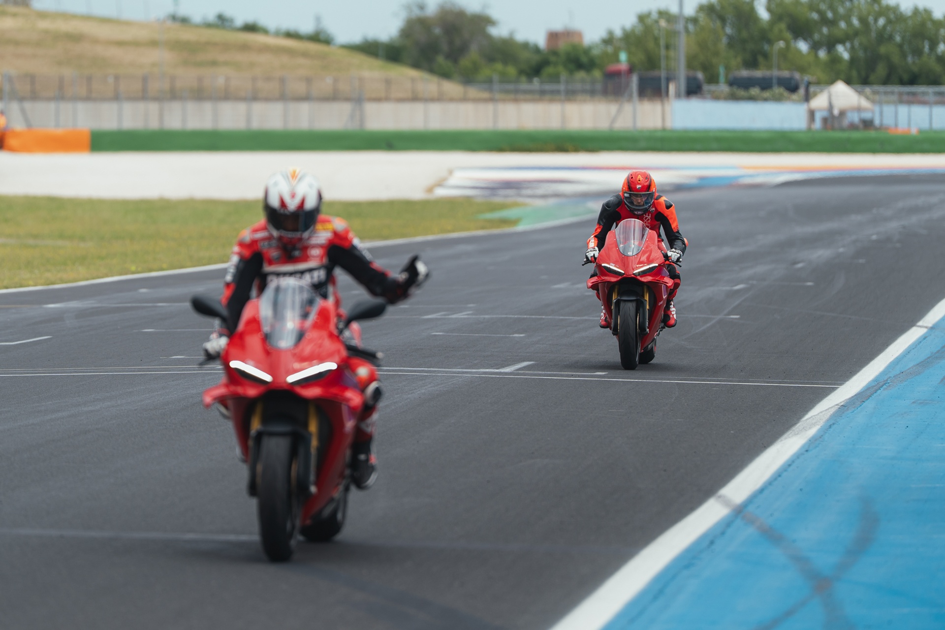 杜卡迪推出新款 Panigale V4 R,将 Misano 打造成最独特的骑术学校