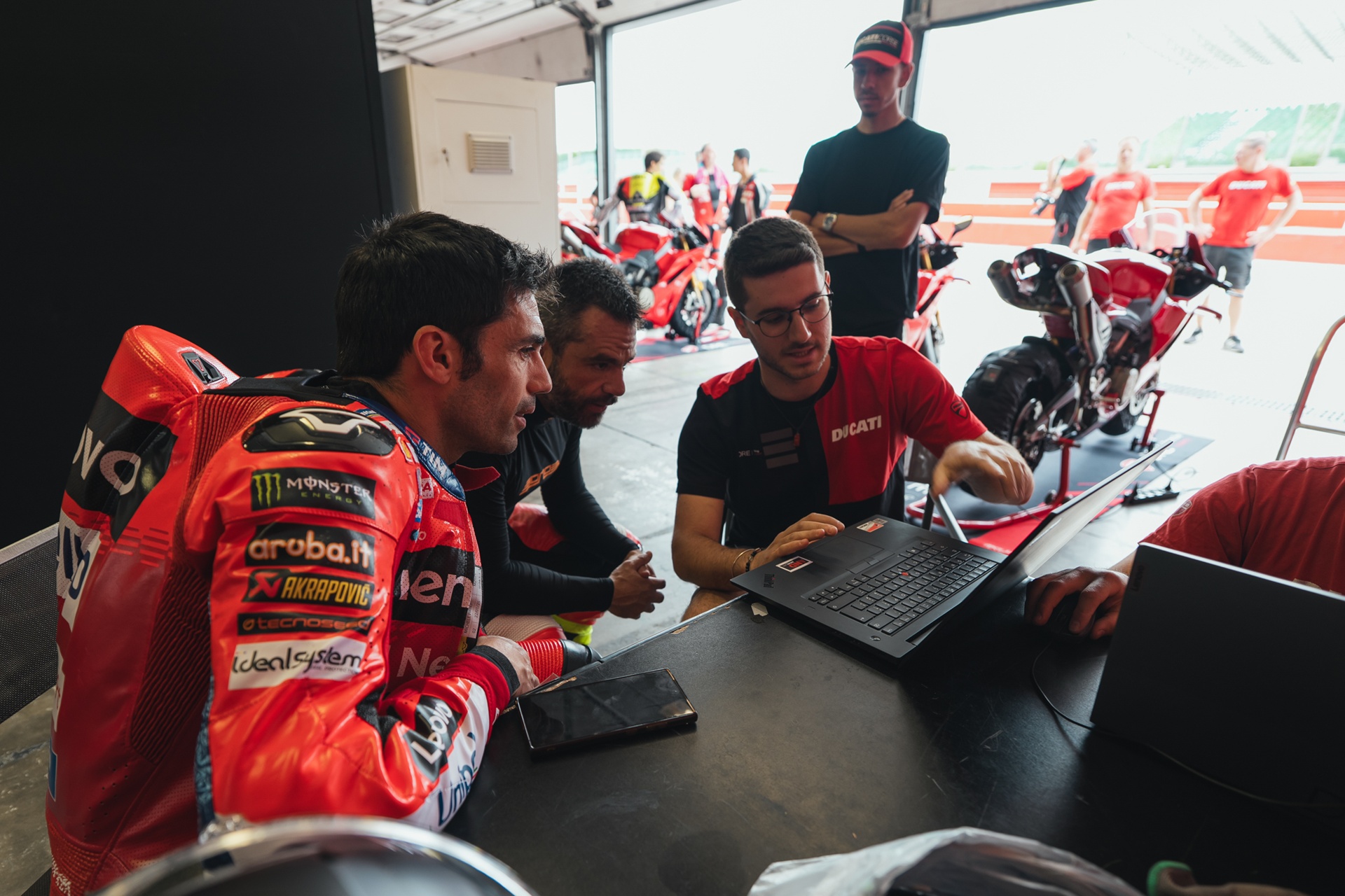 杜卡迪推出新款 Panigale V4 R,将 Misano 打造成最独特的骑术学校