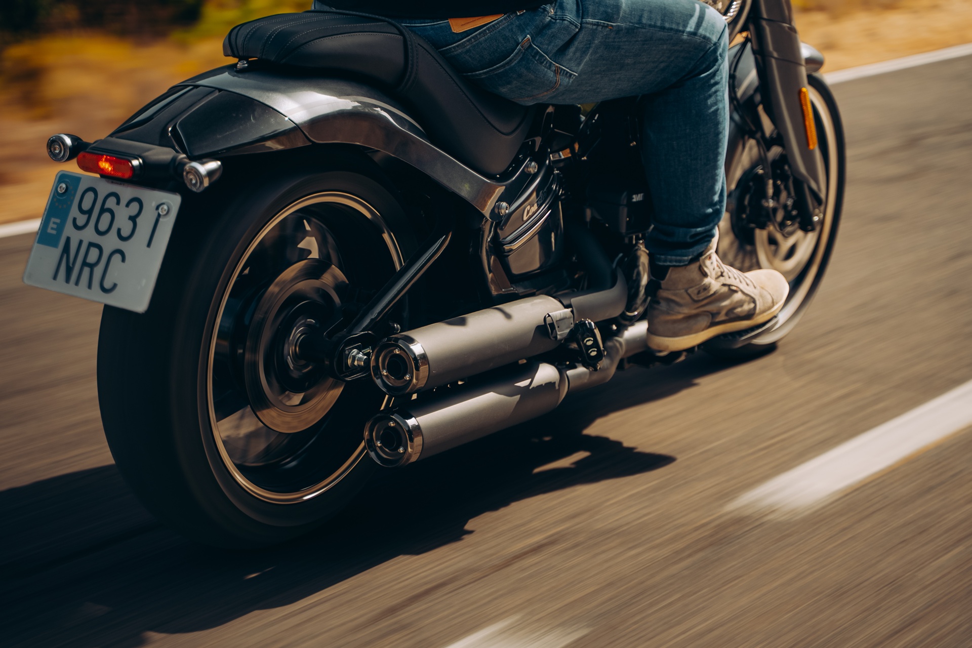 La Rieju Coaster 407 llega muy equipada: V-Twin, control de tracción, keyless y 4.961 euros