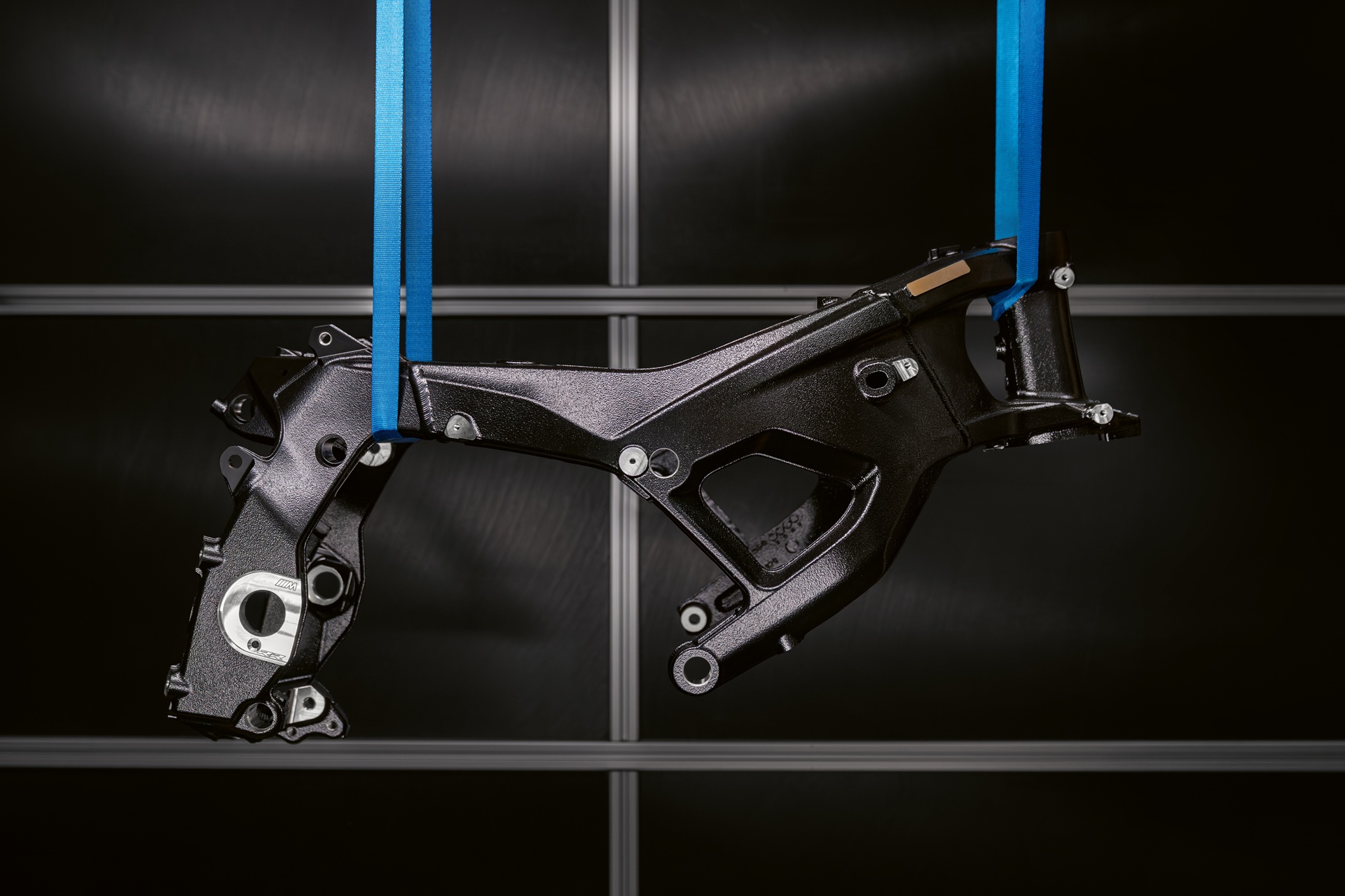宝马在新款 S 1000 RR 2027 中告别了最具标志性的方向盘