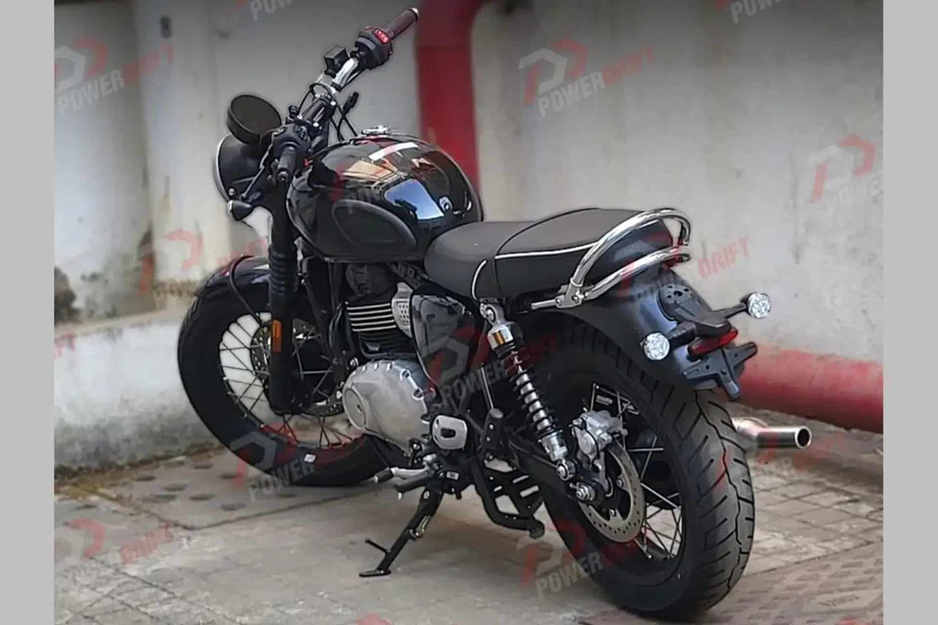 未来的 Bonneville 400 再次出现在印度交通中
