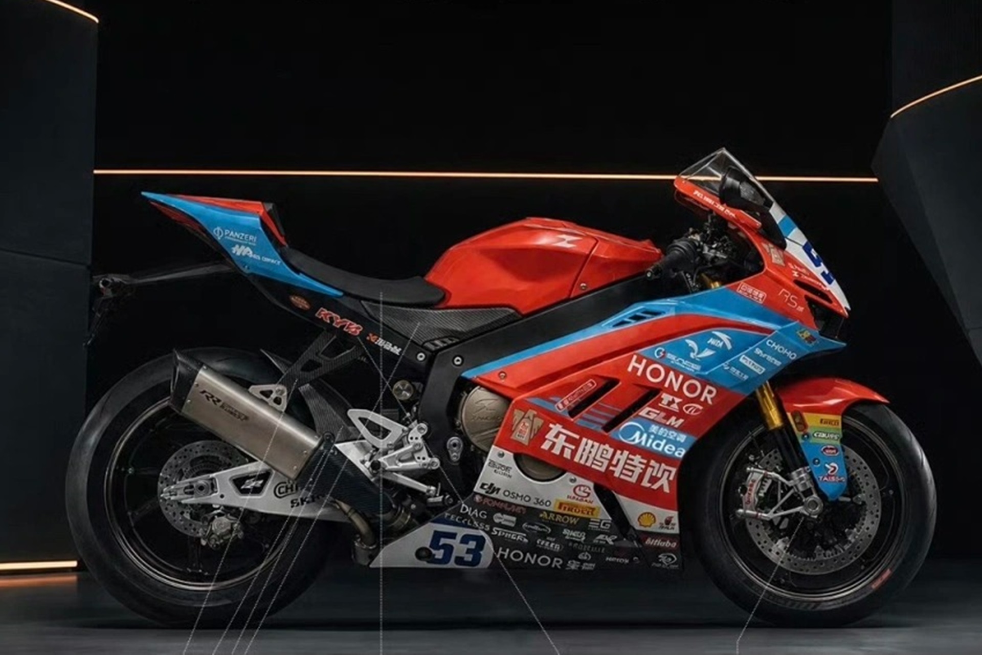 ZXMoto推出新款820RR-R,这是该车型标准版的改进版本