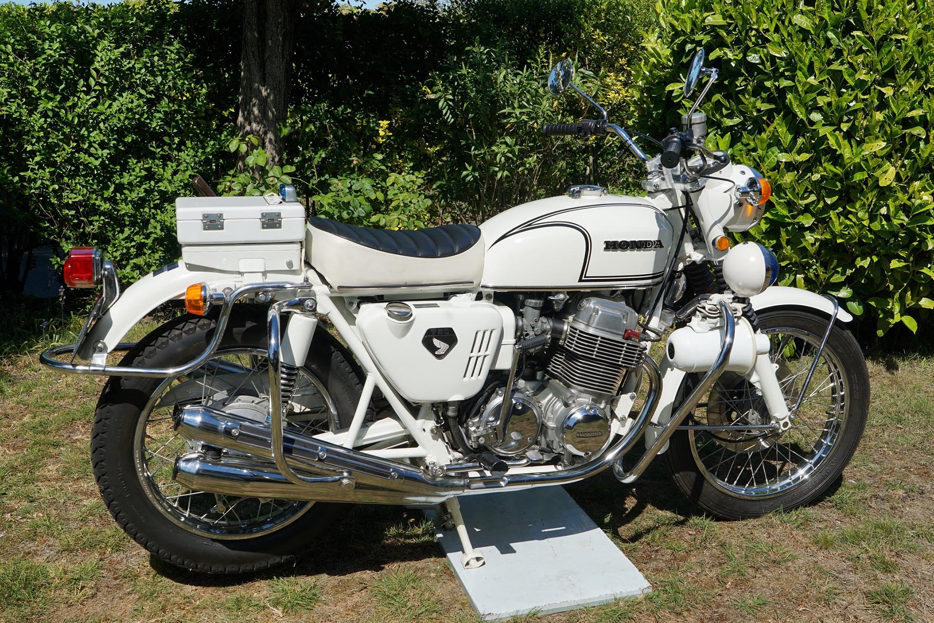 CB750 有警用版本，尽管它不像其他型号那样广泛使用