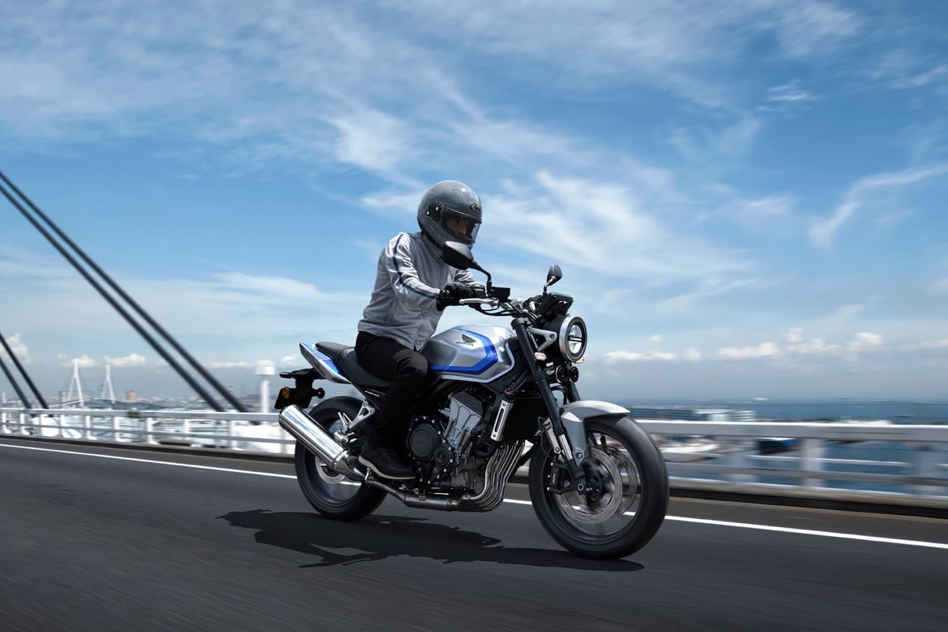 新款 CB400 Super Four E-Clutch 已在该品牌的 CO 中确定了上市日期