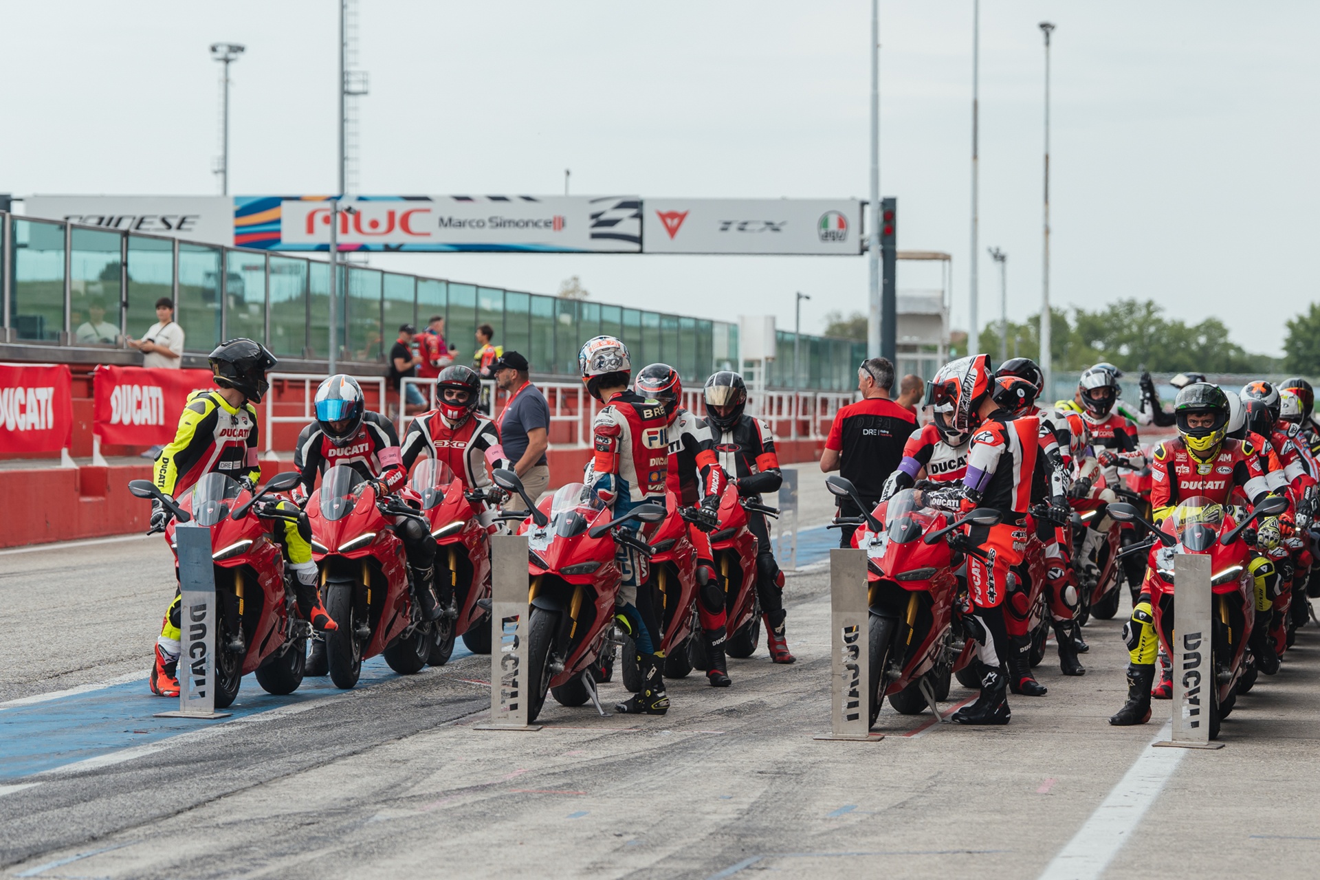 杜卡迪推出新款 Panigale V4 R,将 Misano 打造成最独特的骑术学校