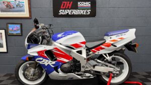 这辆无可挑剔的本田 CBR900RR SC28 属于“慢船长”，现已出售