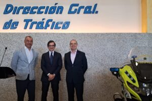 DGT、ANESDOR 和 Fundación MAPFRE 联合推广 ARAS 系统在摩托车上的使用