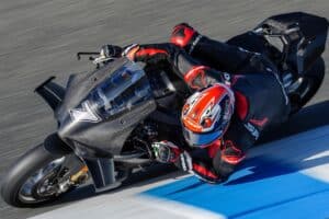 WSBK 2026 季前赛:Bulega 在测试第二天继续占据主导地位,但 Lecuona 更接近