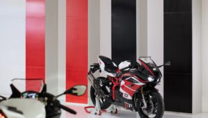 Bimota 为 KB399 定价：一款手工制作的意大利跑车，采用碳纤维和 Öhlins，适合 A2
