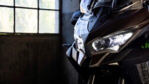 川崎已经推出了新的 Versys 900：124 HP 跨界车和 Z900 发动机的第一张图片