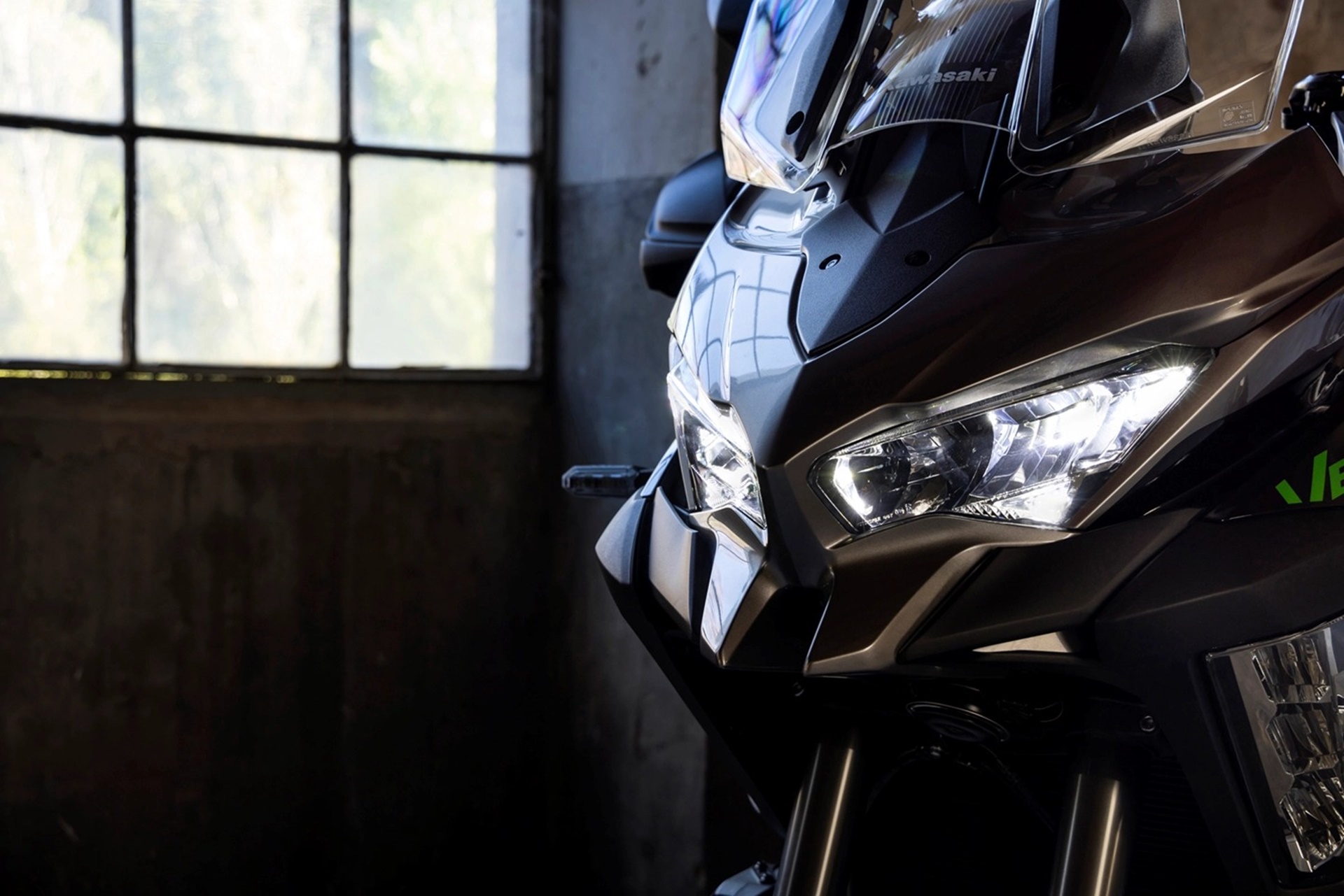 川崎已经推出了新的 Versys 900:124 HP 跨界车和 Z900 发动机的第一张图片