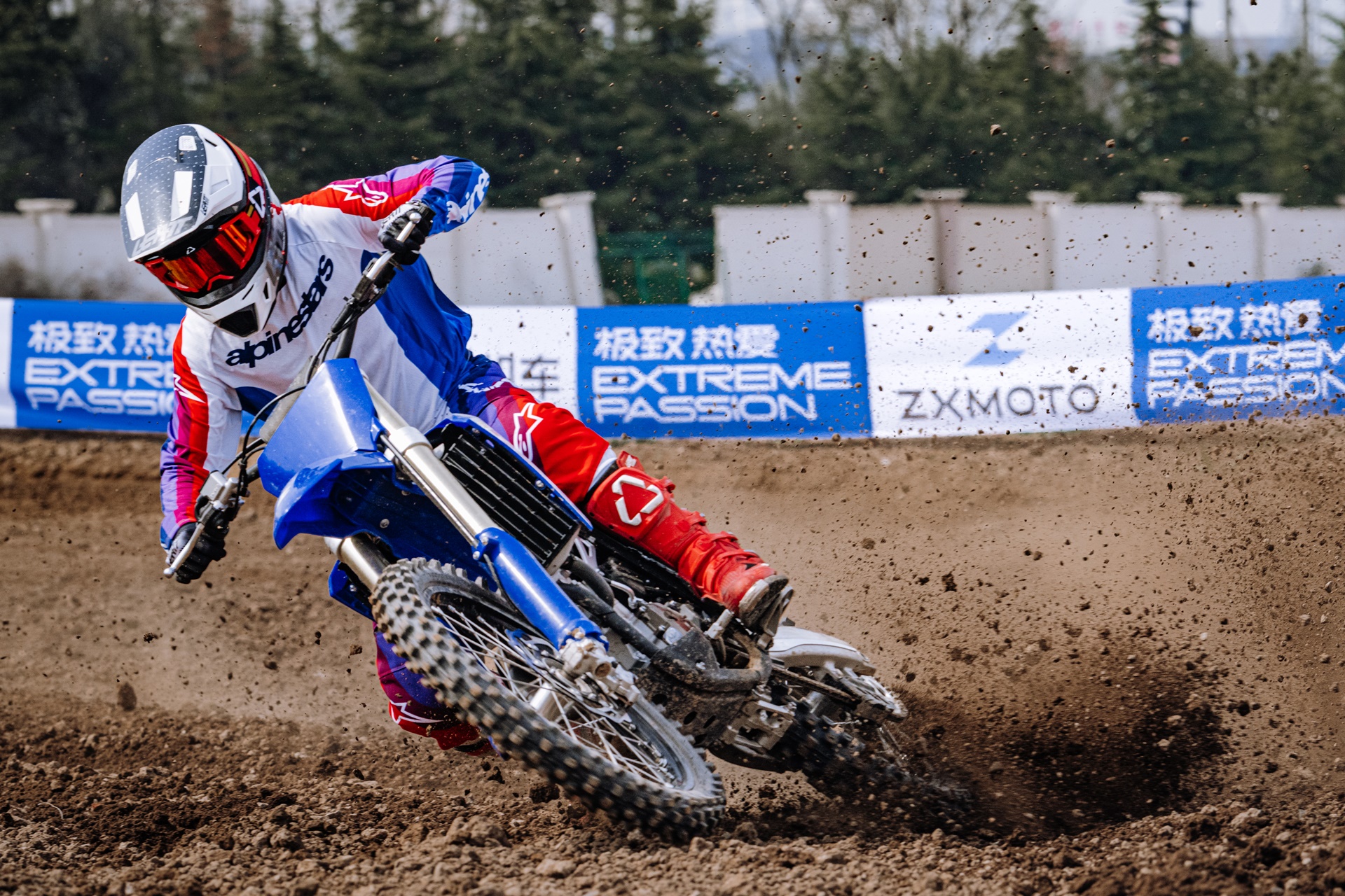 ZXMoto 通过推出网站和营销 2026 系列产品开始在西班牙的活动